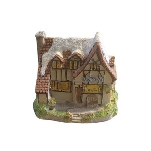 Bingly's Apothecary Cottage Figurine